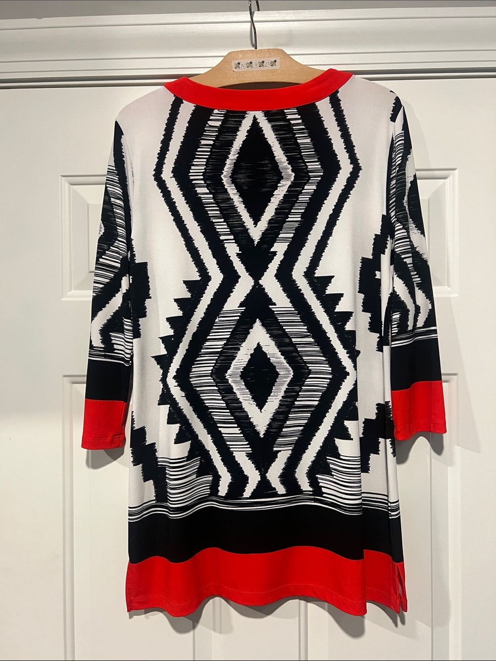 Multiples Sz S Black White Tunic Orange/Red Trim‎ Beaded Neck Pattern Artsy - Picture 2 of 10